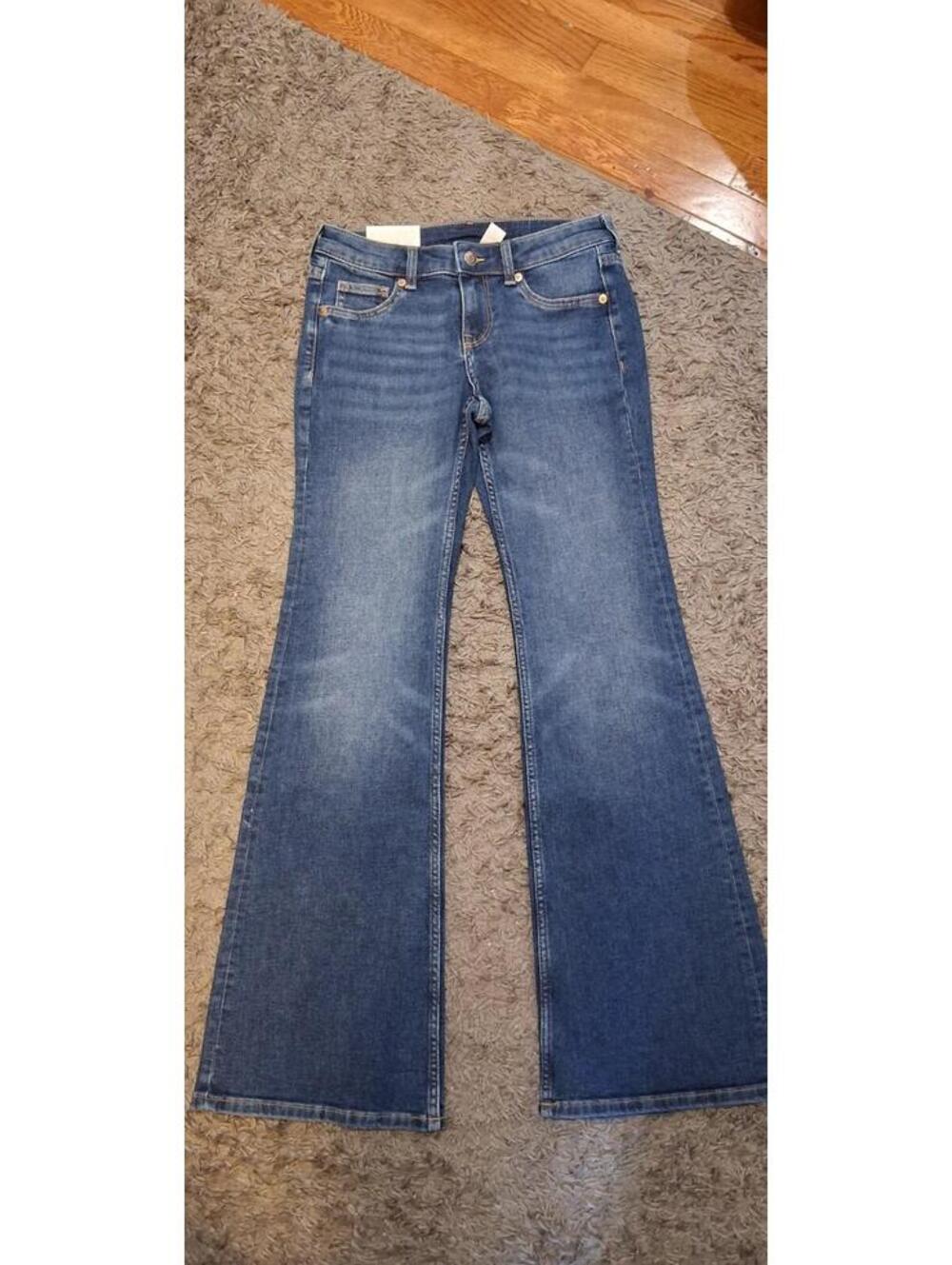 H&M Low Waist Flare Jeans Size 4 NWT Y2K Indie Sleaze Medium Wash Denim